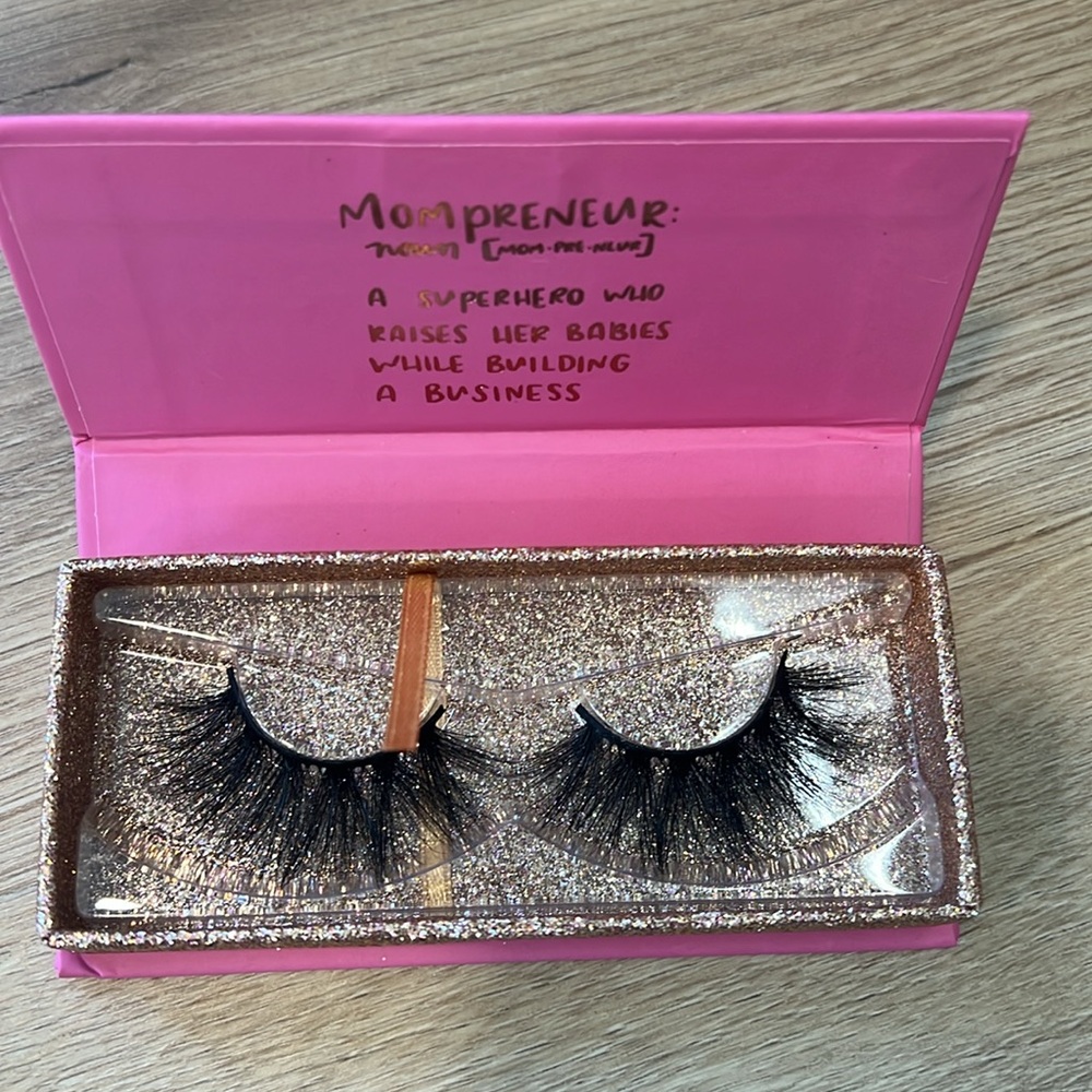 3/$20 Lash Set - Picture 4 of 5